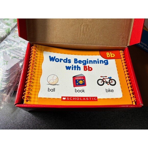 Educational Toy Lot of 3 Match It Colors All About Me Scholastic Mini-Books - Picture 2 of 6